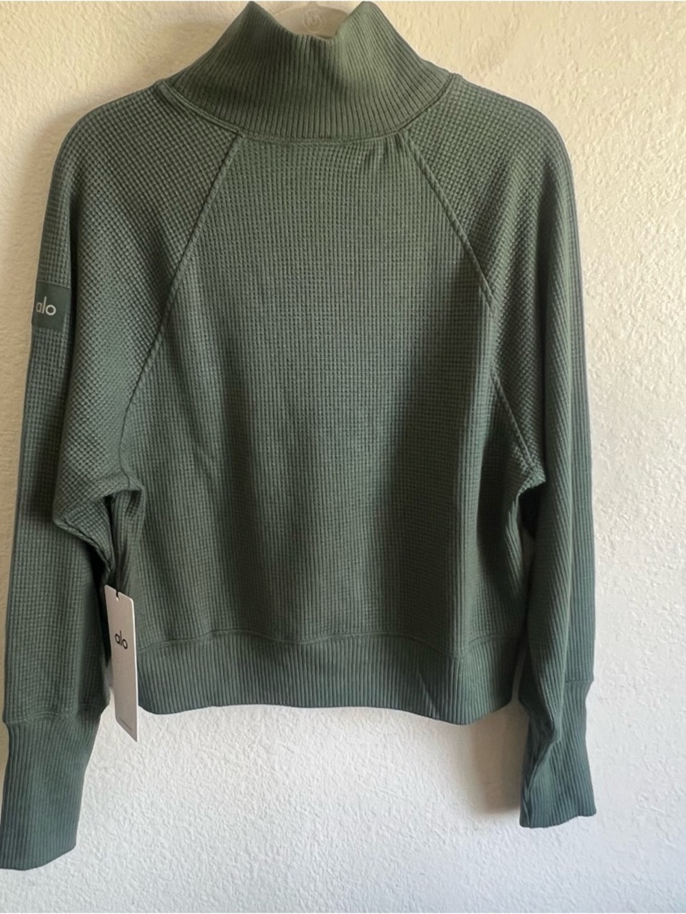ALO Yoga Waffle Weekend Escape Mock Neck Sweatshirt  Clover Green  S NWT - Picture 8 of 15